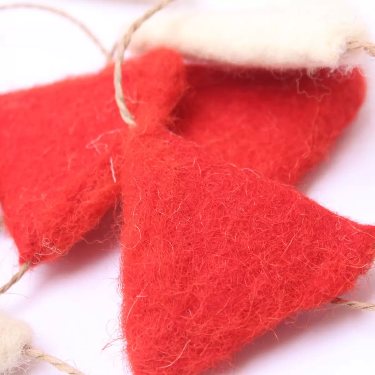 De Kulture Handmade Premium Wool Felt Triangle Garland Eco Friendly Christmas Tree Ornament Home Office Wedding Party Holiday Decoration Banner 48 Inches Long RED & OFF WHITE SET OF 2